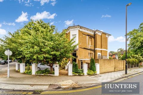 Thornbury Road, Isleworth 2 bed apartment for sale