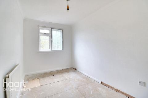 Lansbury Avenue, Romford 4 bed townhouse for sale