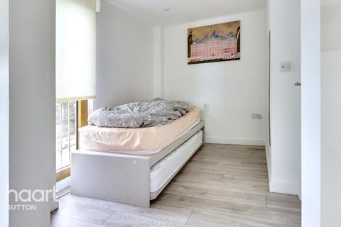 London Road, SUTTON Studio for sale