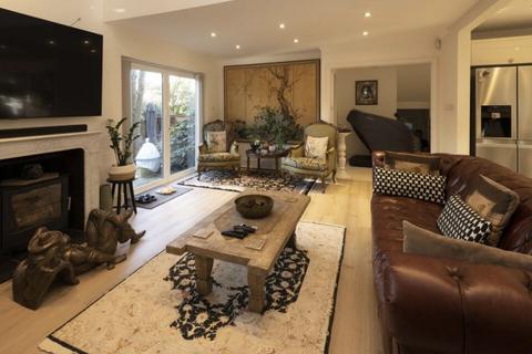 Kingston Upon Thames 5 bed detached house for sale