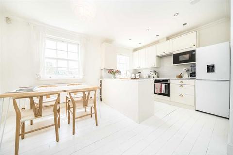Blackheath Road, London SE10 2 bed flat for sale