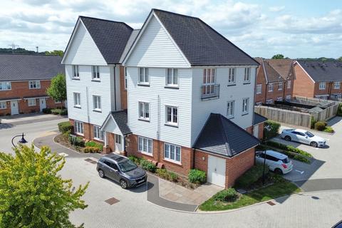 Mulberry Walk, FLEET GU51 2 bed flat for sale