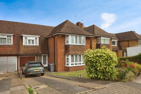 Kings Drive, Wembley HA9 4 bed semi