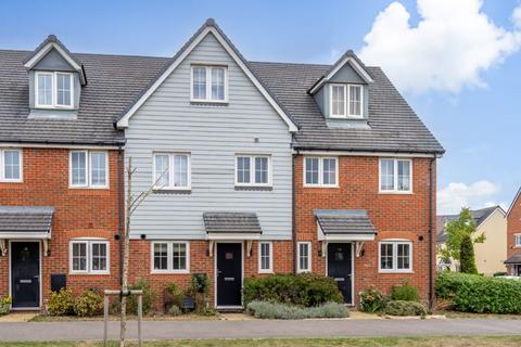 Longacres Way, Chichester 3 bed terraced house for sale