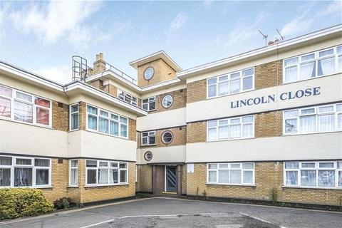 Lincoln Close, London 1 bed apartment for sale