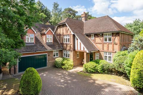 Wellington Place, Cobham, Surrey, KT11 5 bed detached house for sale