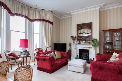 Observatory Gardens, Kensington, London 3 bed flat for sale