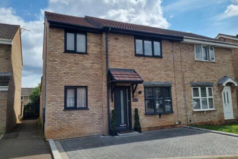 4 bedroom semi-detached house for sale