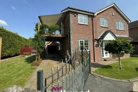 4 bedroom detached house for sale