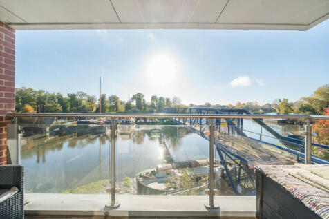 High Street, Brentford, Middlesex 2 bed apartment for sale