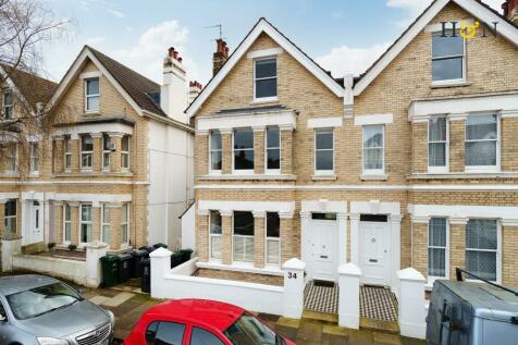 5 bedroom semi-detached house for sale