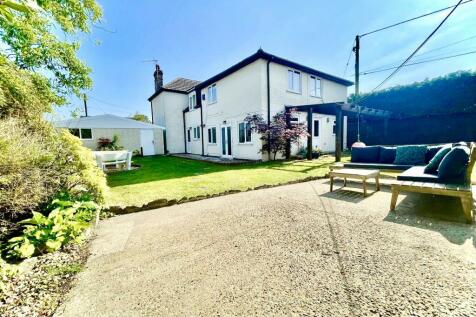 5 bedroom detached house for sale