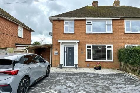 3 bedroom semi-detached house for sale