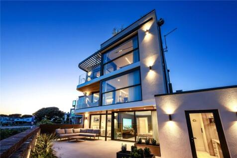 4 bedroom end of terrace house for sale