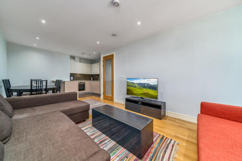 Spinnaker House, Battersea Reach 3 bed apartment for sale
