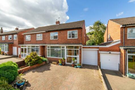 3 bedroom semi-detached house for sale