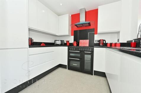 Furtherfield, Abbots Langley 2 bed house for sale