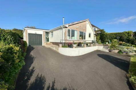 4 bedroom detached bungalow for sale