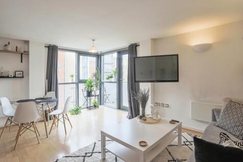 2 bedroom flat for sale