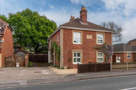 Hunts Pond Road, Park Gate... 3 bed semi