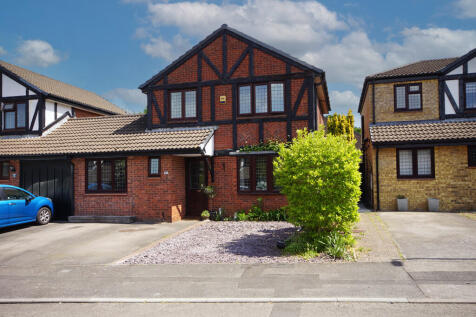 3 bedroom link detached house for sale