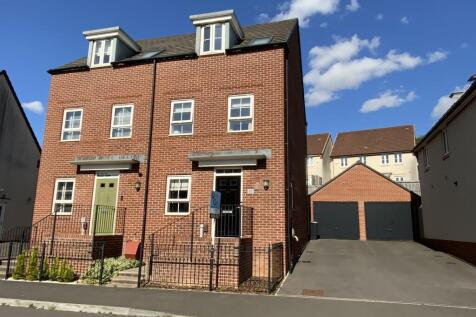 3 bedroom town house for sale