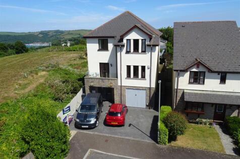 6 bedroom detached house for sale