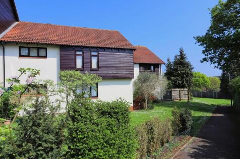 Buckeridge Towers, Grange Drive... 2 bed maisonette for sale
