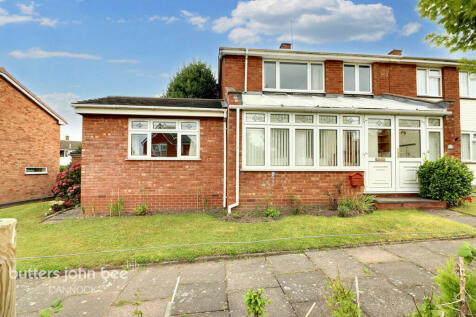 3 bedroom semi-detached house for sale