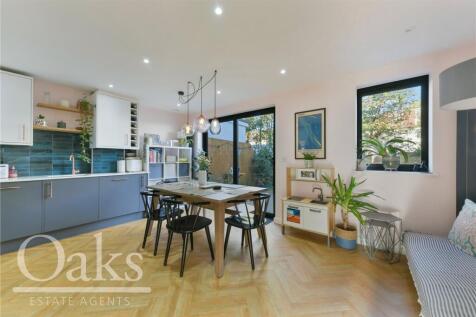 4 bedroom terraced house for sale