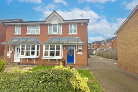 Randall Drive, Toddington, Dunstable 3 bed semi