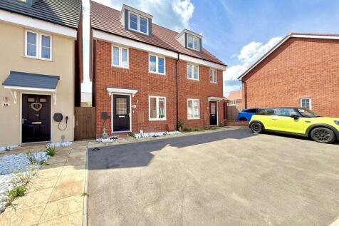 3 bedroom town house for sale
