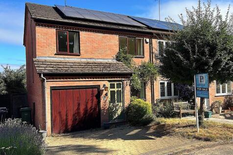 3 bedroom semi-detached house for sale