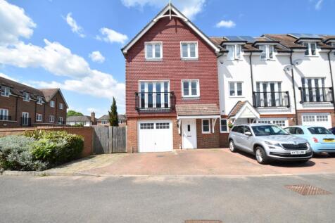 Culverhouse Way, Chesham, Bucks, HP5 5 bed end of terrace house for sale