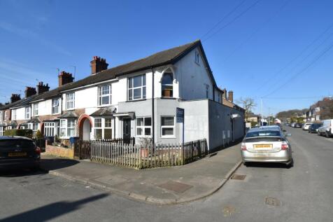 2 bedroom maisonette for sale