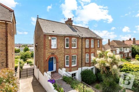 Old Road East, Gravesend, Kent, DA12 4 bed semi