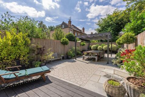 Lordship Lane, East Dulwich, London... 3 bed maisonette for sale