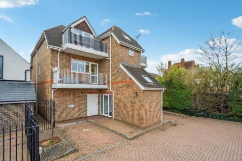 Beaconsfield Road, Farnham Common SL2 2 bed apartment for sale