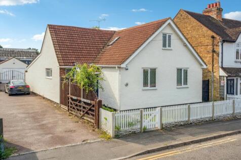 Beeches Road, Farnham Common SL2 4 bed detached house for sale