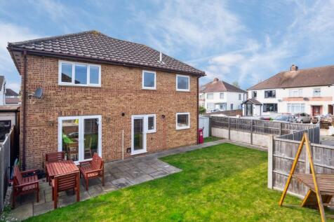 Blumfield Crescent, Slough SL1 4 bed detached house for sale