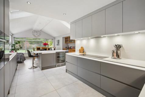 Heatherside Gardens, Farnham Common SL2 4 bed detached house for sale