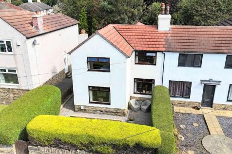 Westroyd, Halifax HX3 3 bed end of terrace house for sale