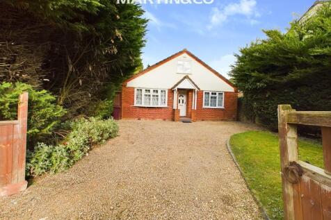 St. Michaels Road, Tilehurst 4 bed detached house for sale