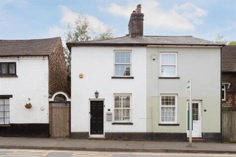 High Street, Nutfield, Redhill 3 bed semi