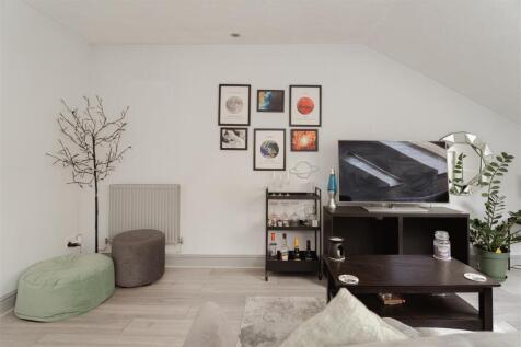 Chapel Road, Redhill 1 bed flat for sale
