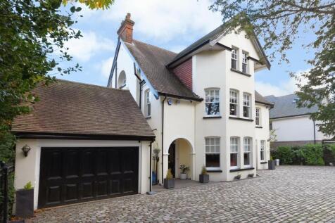 5 bedroom detached house for sale