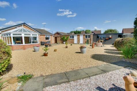 3 bedroom detached bungalow for sale