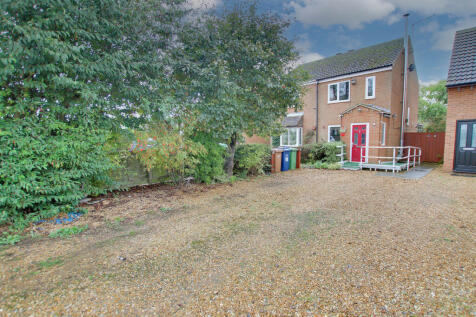 2 bedroom semi-detached house for sale
