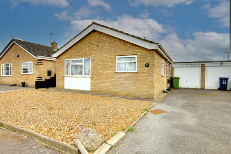 2 bedroom detached bungalow for sale