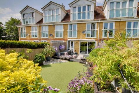 4 bedroom terraced house for sale